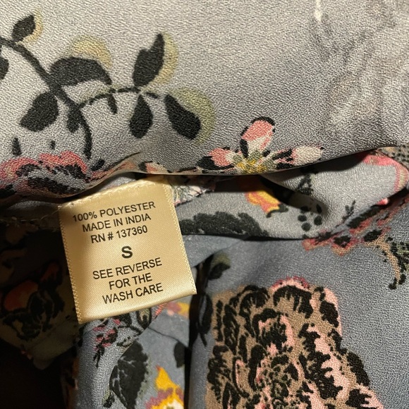 Cold shoulder floral top size small - Picture 4 of 5